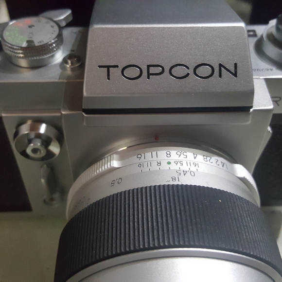Topcon RE Super Camera & Tokyo Kogaku RE Auto - Topcor 5.8cm F1.4 Lens - Picture 3 of 16